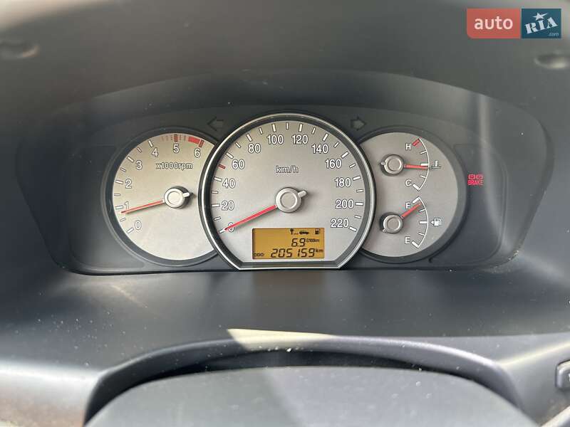 Мінівен Kia Carens 2006 в Полтаві