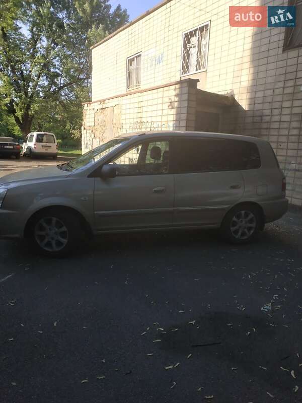 Минивэн Kia Carens 2006 в 