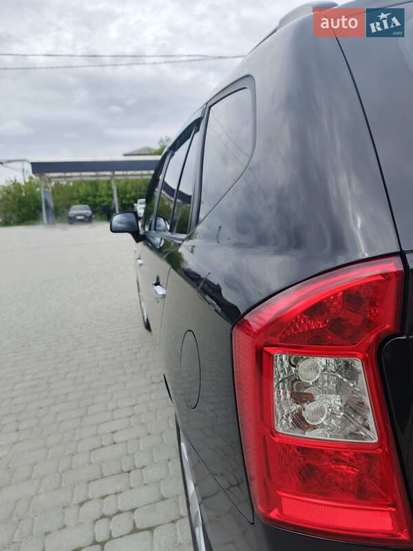 Минивэн Kia Carens 2007 в Борщеве