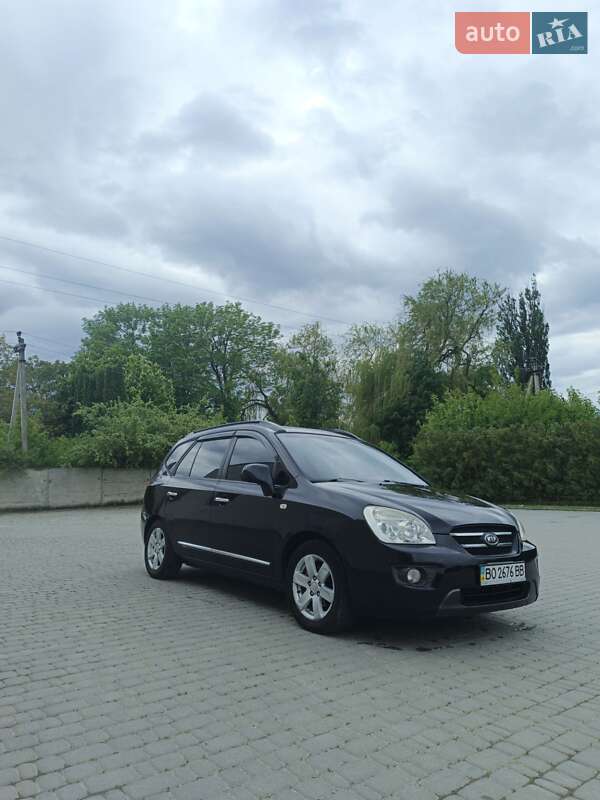Минивэн Kia Carens 2007 в Борщеве
