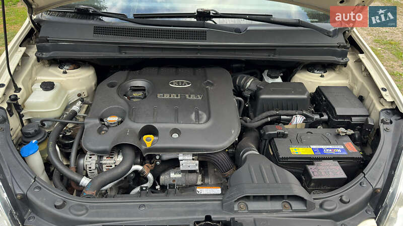 Микровэн Kia Carens 2011 в Шостке