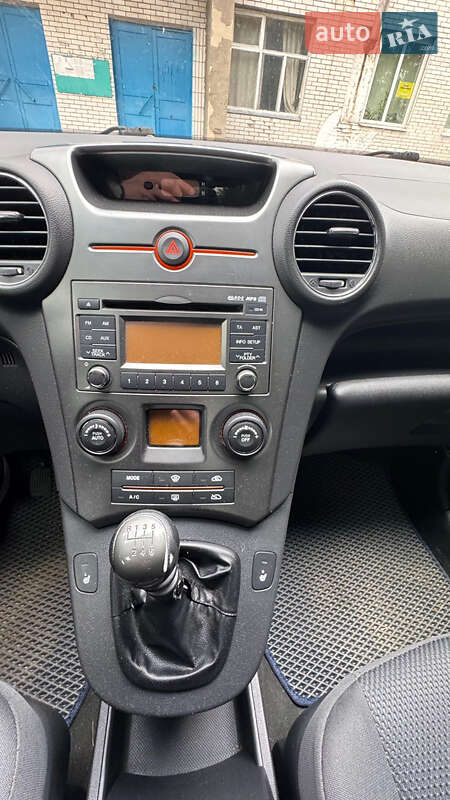 Микровэн Kia Carens 2011 в Шостке