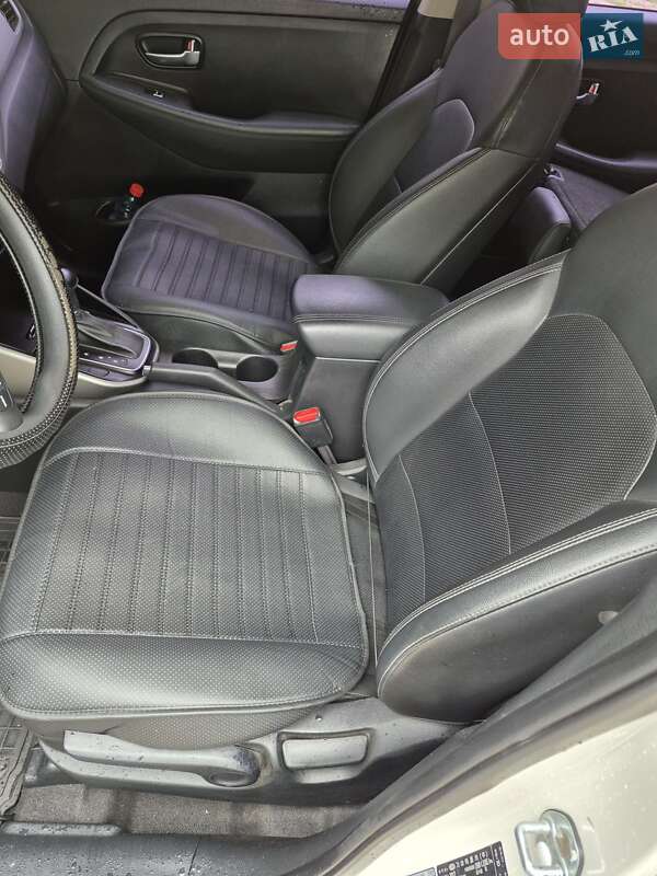 Мікровен Kia Carens 2017 в Запоріжжі