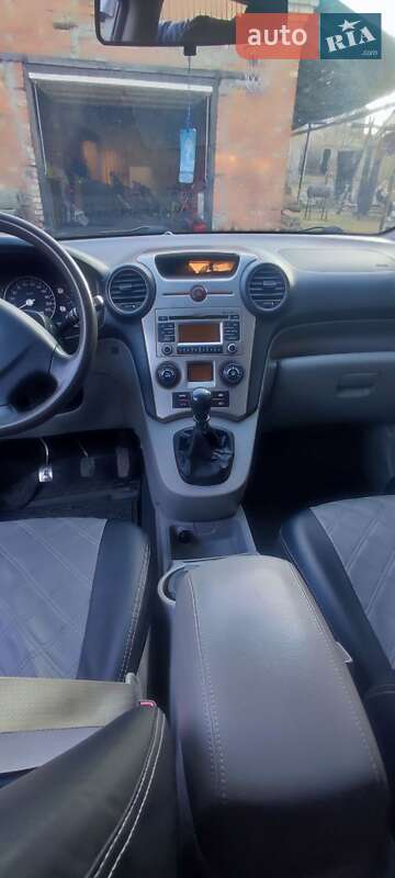 Минивэн Kia Carens 2008 в Ивано-Франково