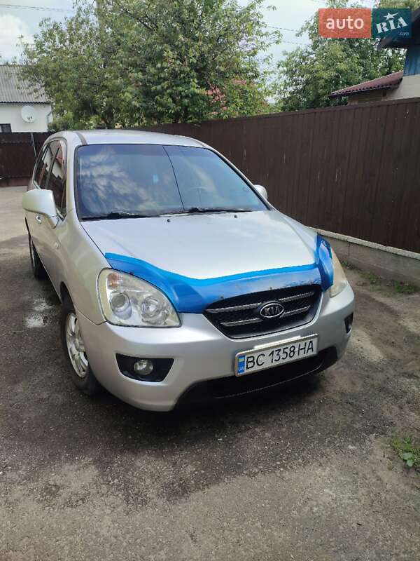 Минивэн Kia Carens 2008 в Ивано-Франково