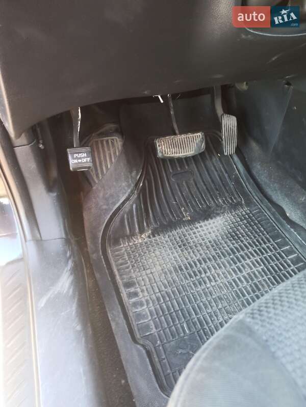 Мінівен Kia Carens 2008 в Одесі