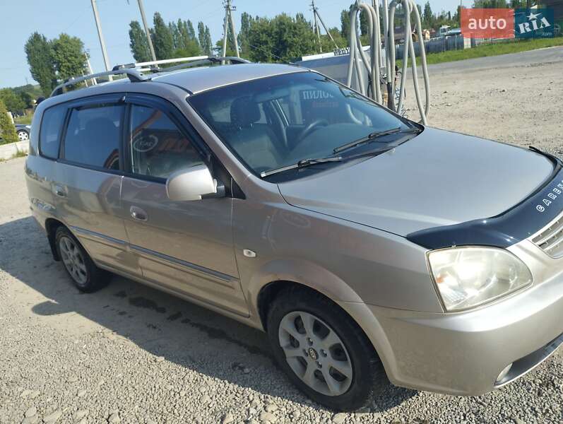 Минивэн Kia Carens 2004 в Новой Ушице