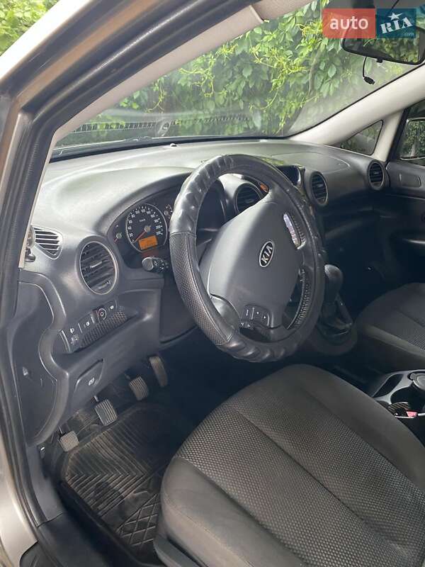 Микровэн Kia Carens 2010 в Кривом Роге