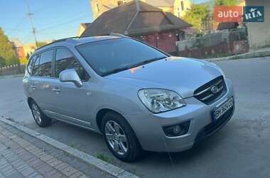 Минивэн Kia Carens 2006 в Воловце