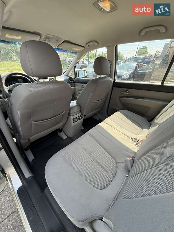 Минивэн Kia Carens 2008 в Сумах