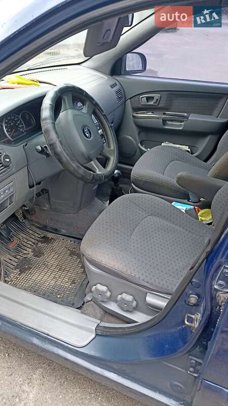 Минивэн Kia Carens 2003 в Львове