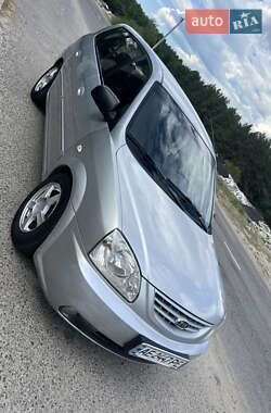 Минивэн Kia Carens 2006 в Каменском