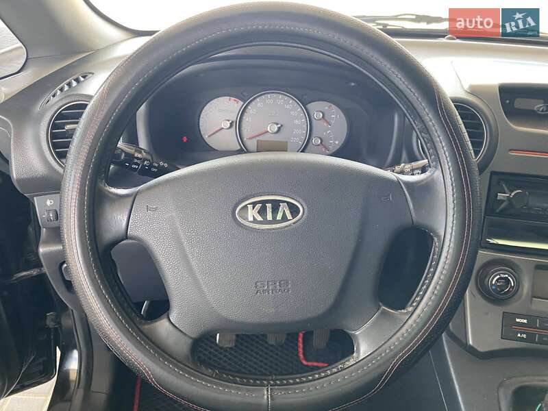 Минивэн Kia Carens 2007 в Николаеве
