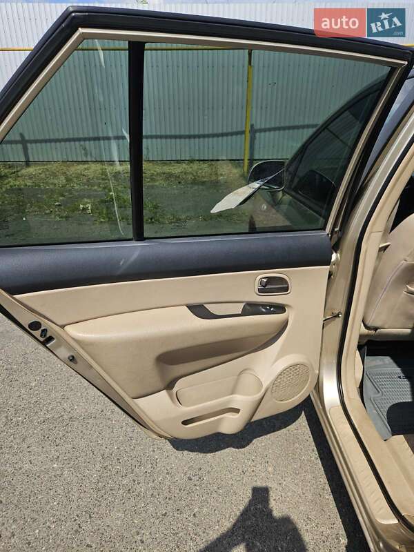 Мінівен Kia Carens 2007 в Корсунь-Шевченківському