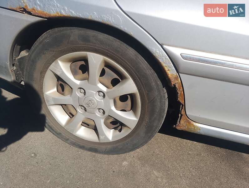 Мінівен Kia Carens 2006 в Києві