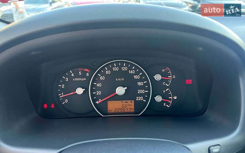 Минивэн Kia Carens 2009 в Ивано-Франковске