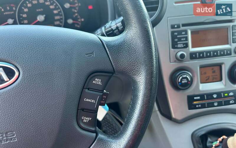 Минивэн Kia Carens 2009 в Ивано-Франковске