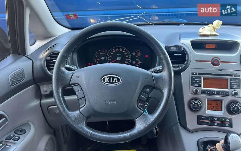 Минивэн Kia Carens 2009 в Ивано-Франковске