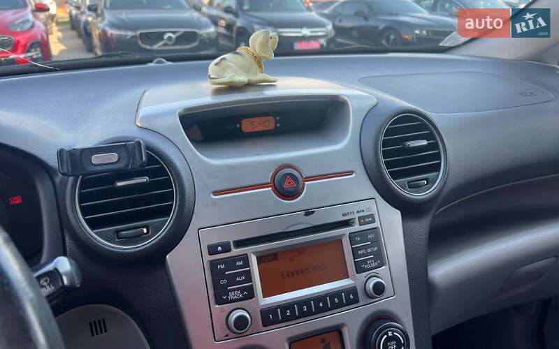 Минивэн Kia Carens 2009 в Ивано-Франковске