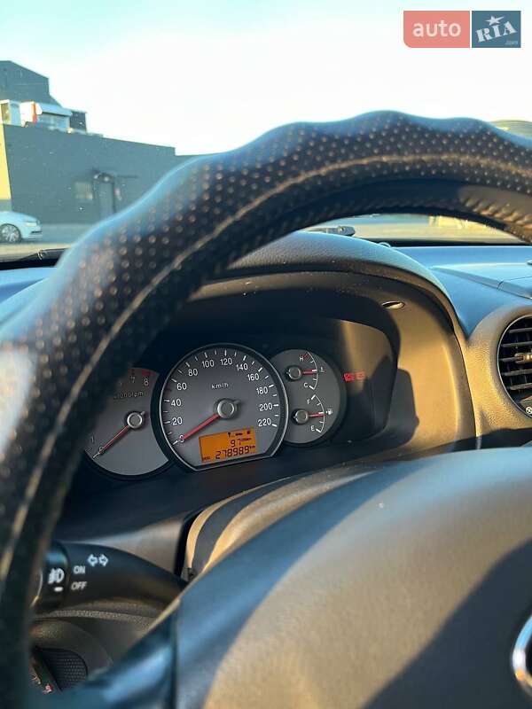 Мінівен Kia Carens 2006 в Дніпрі