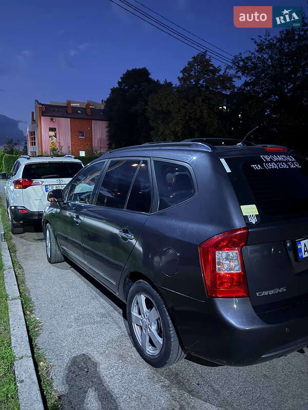 Мінівен Kia Carens 2006 в Чернівцях