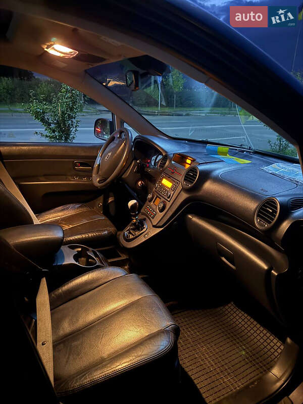 Мінівен Kia Carens 2006 в Чернівцях