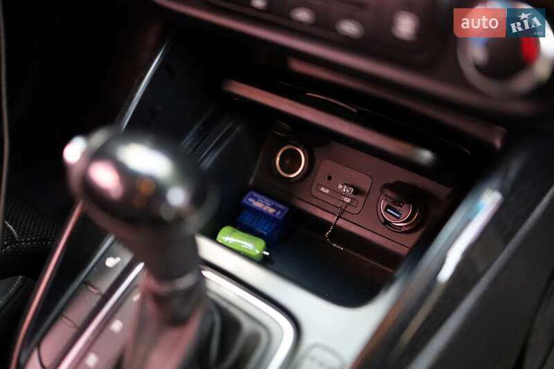 Микровэн Kia Carens 2017 в Киеве фото 17 Микровэн Kia Carens 2017 в Киеве