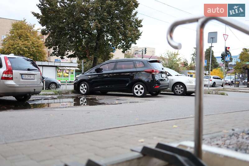 Микровэн Kia Carens 2017 в Киеве фото 28 Микровэн Kia Carens 2017 в Киеве