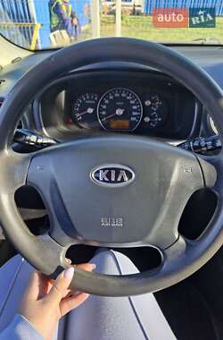 Минивэн Kia Carens 2008 в Виннице