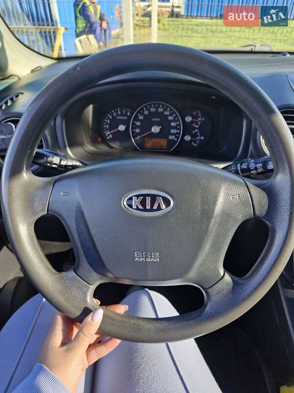 Минивэн Kia Carens 2008 в Виннице