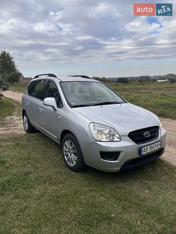 Минивэн Kia Carens 2009 в 