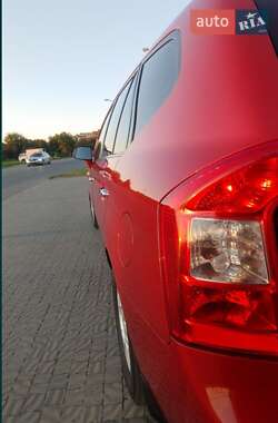 Минивэн Kia Carens 2006 в  фото 5 Минивэн Kia Carens 2006 в