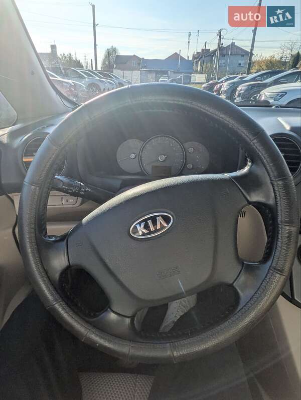 Минивэн Kia Carens 2007 в Львове