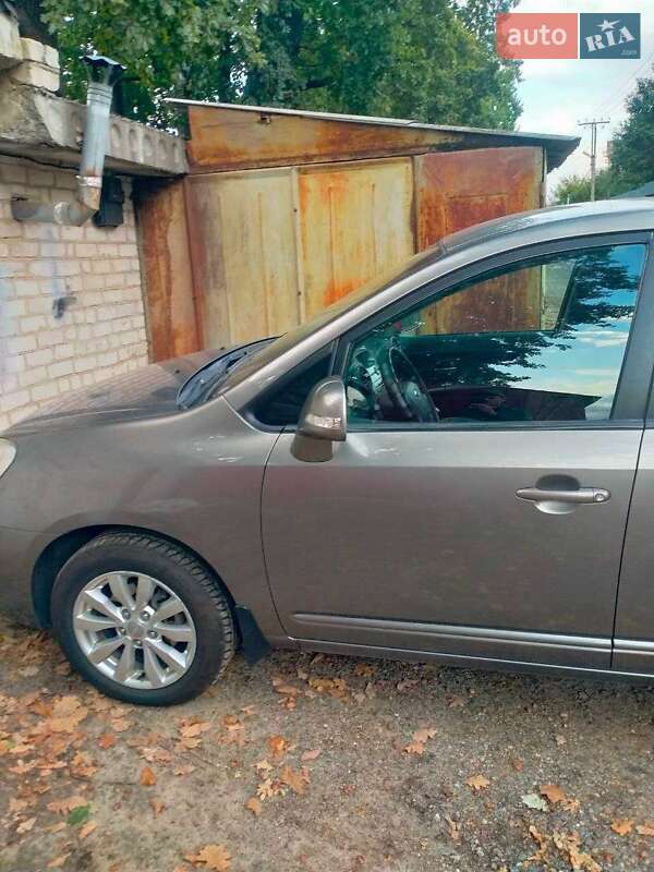 Мікровен Kia Carens 2011 в Києві фото 16 Мікровен Kia Carens 2011 в Києві