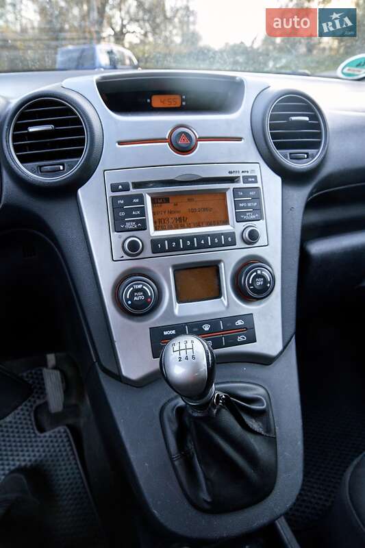 Минивэн Kia Carens 2009 в Звягеле фото 7 Минивэн Kia Carens 2009 в Звягеле