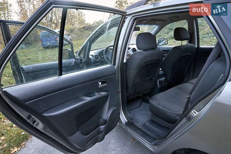 Минивэн Kia Carens 2009 в Звягеле фото 10 Минивэн Kia Carens 2009 в Звягеле
