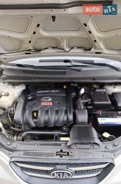 Минивэн Kia Carens 2007 в 