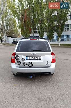 Минивэн Kia Carens 2007 в 