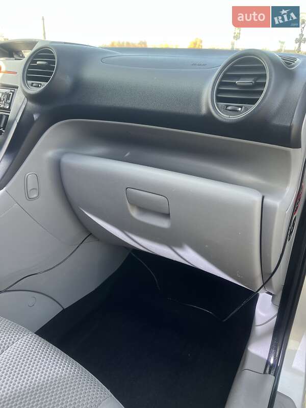 Мінівен Kia Carens 2008 в Рівному