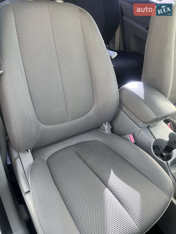 Мінівен Kia Carens 2008 в Рівному