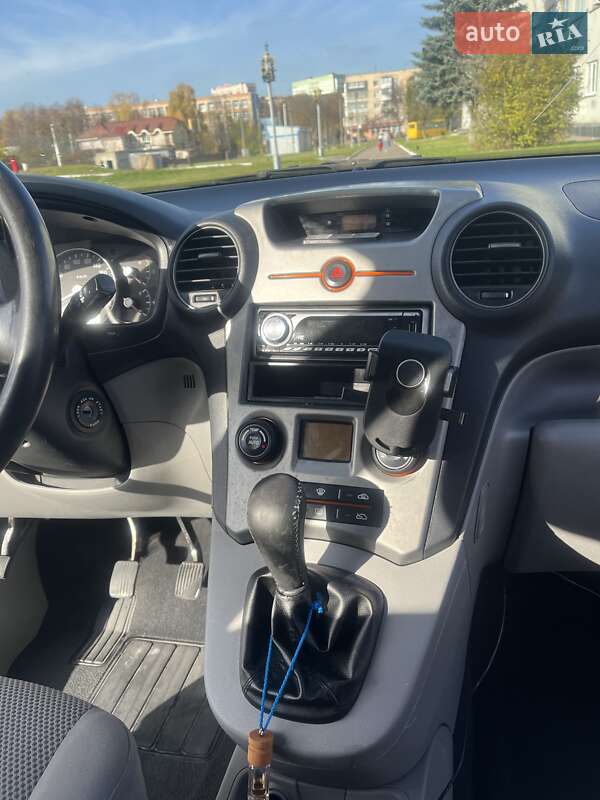 Мінівен Kia Carens 2008 в Рівному