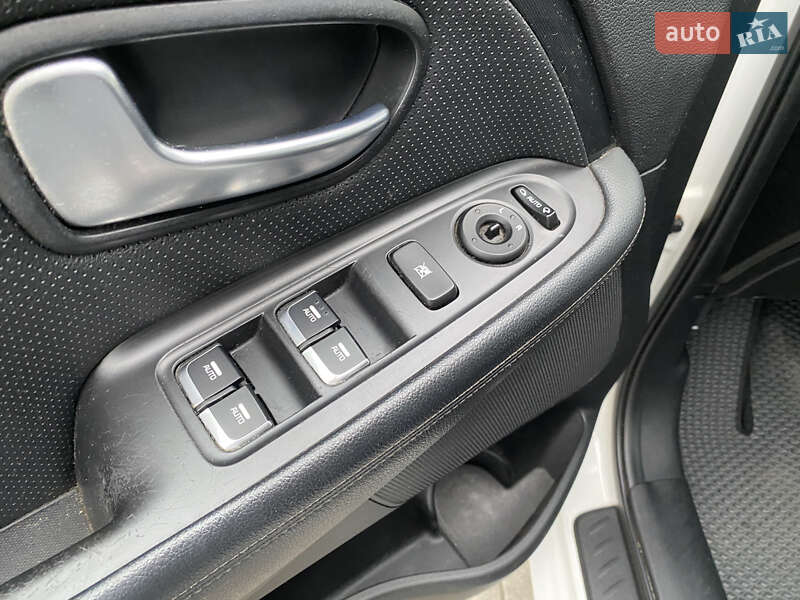 Микровэн Kia Carens 2013 в Львове
