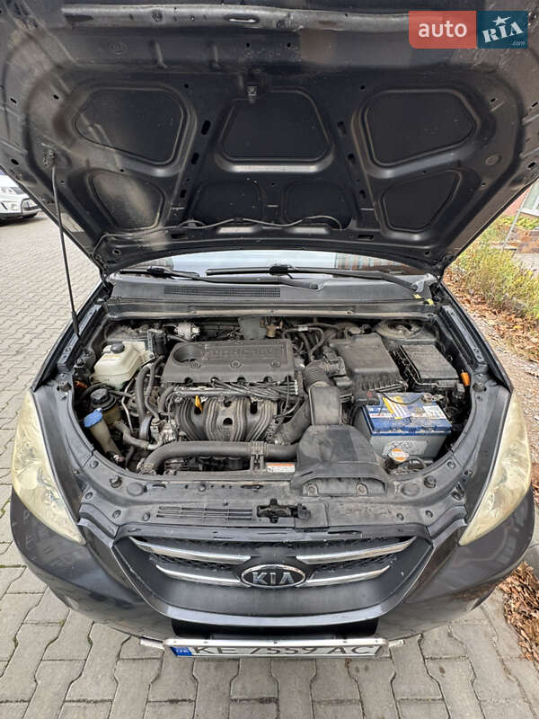 Минивэн Kia Carens 2008 в Киеве