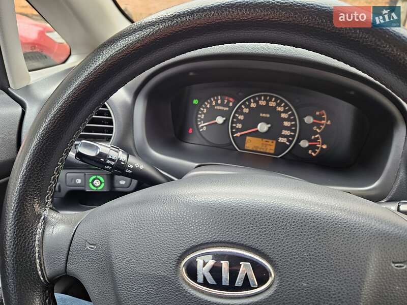 Минивэн Kia Carens 2008 в Кременчуге фото 13 Минивэн Kia Carens 2008 в Кременчуге