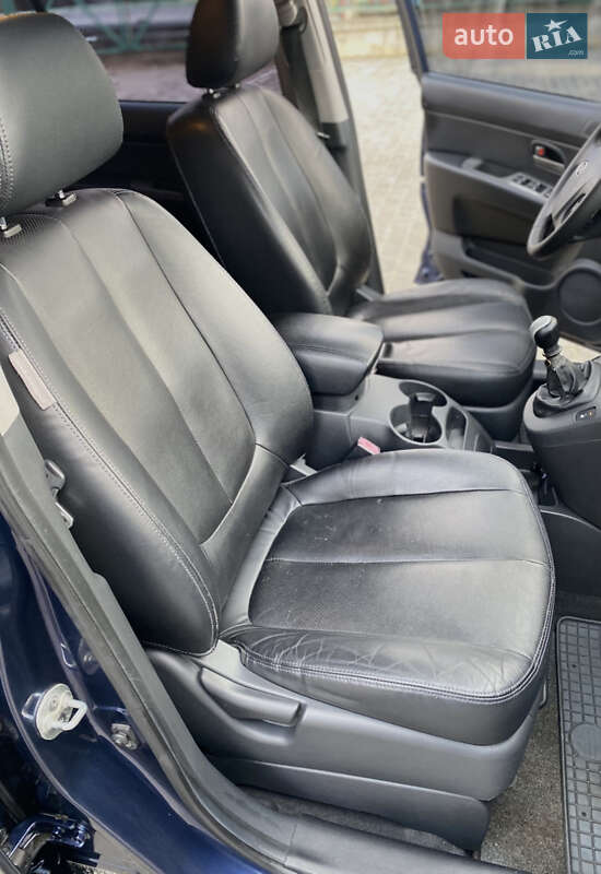 Минивэн Kia Carens 2008 в Житомире