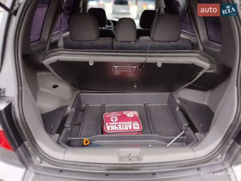 Минивэн Kia Carens 2006 в Киеве