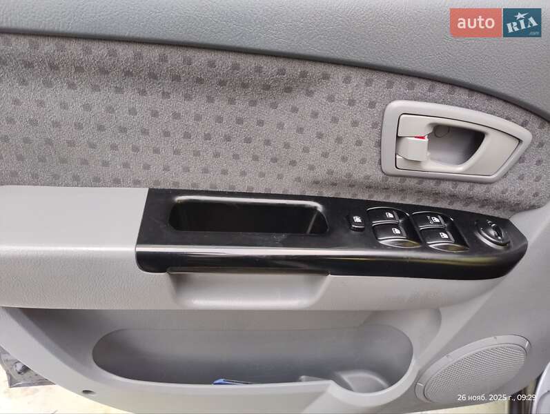 Минивэн Kia Carens 2006 в Киеве