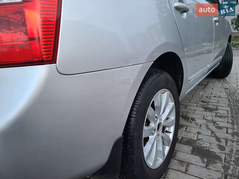 Микровэн Kia Carens 2010 в Николаеве