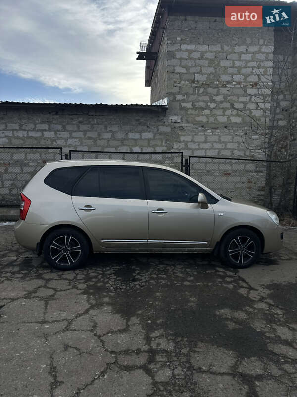 Минивэн Kia Carens 2008 в Краматорске