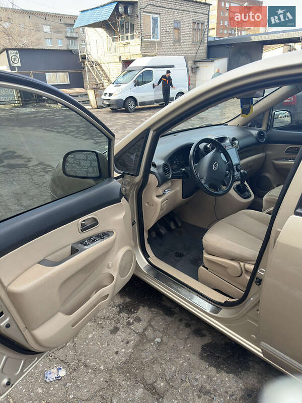 Минивэн Kia Carens 2008 в Краматорске